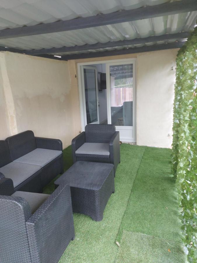 Grand Studio Entier Ecquevilly Exteriör bild