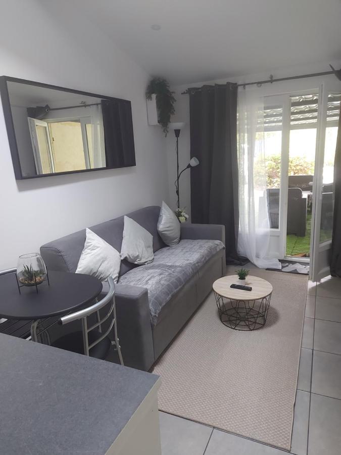 Grand Studio Entier Ecquevilly Exteriör bild